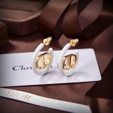 CHRISTIAN DIOR